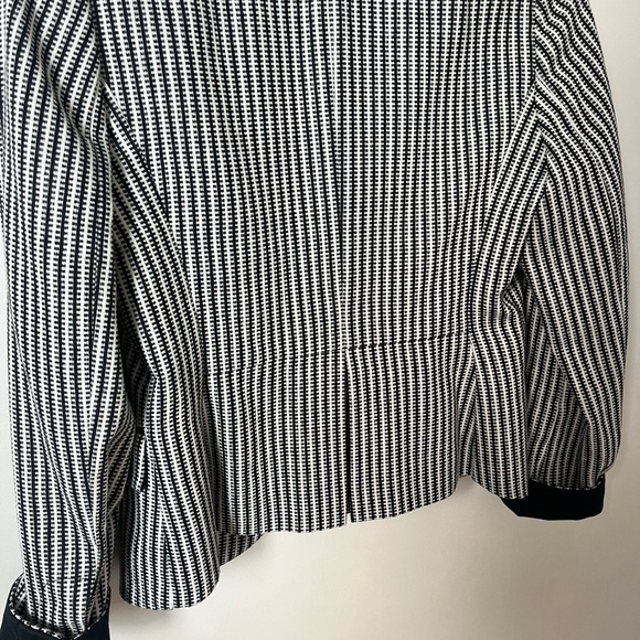 Black and White Blazer Cropped Holt Renfrew Stripes Academia Preppy Jacket Sz 8 - Picture 2 of 11